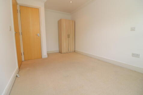 ADDITIONAL PHOTO OF BEDROOM