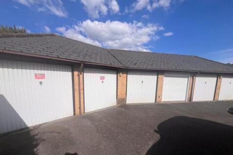 Garage to rear of property