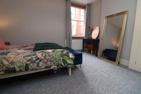 ADDITIONAL PHOTO OF MAIN BEDROOM