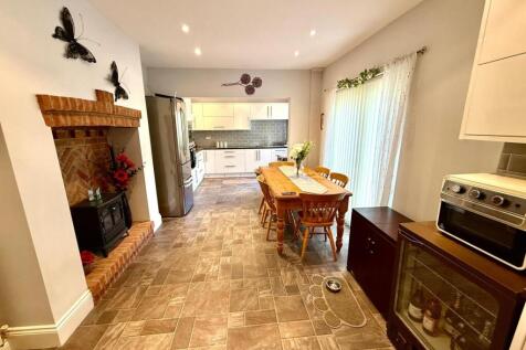 6 queen street-kitchen 3