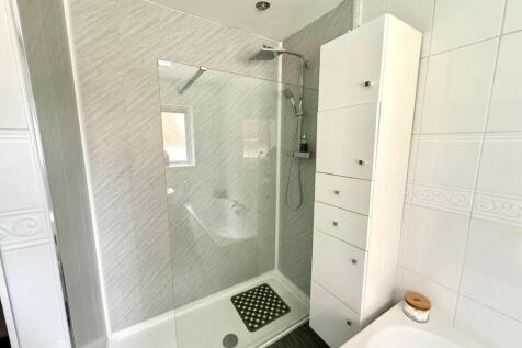 6 queen street-shower