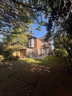77 Hutton garden 3