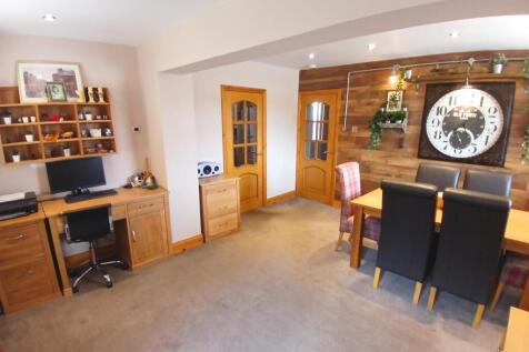 GARDEN ROOM THROUGH TO DINING ROOM