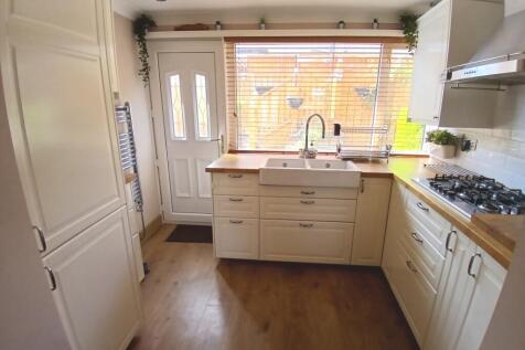 BREAKFASTING KITCHEN