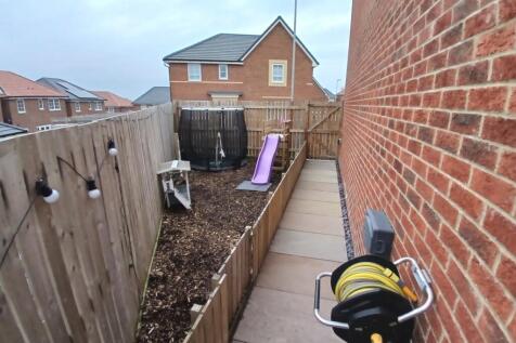 SIDE GARDEN