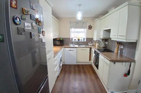 FAMILY DINING KITCHEN