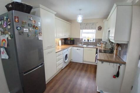 FAMILY DINING KITCHEN