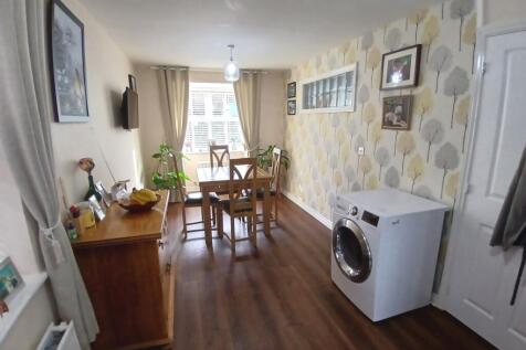 FAMILY DINING KITCHEN
