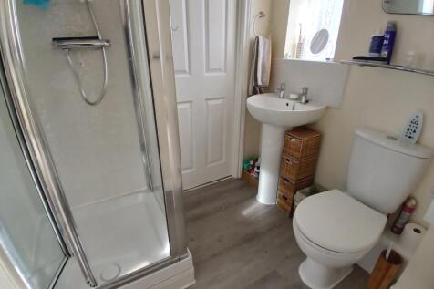 JACK AND JILL SHOWER ROOM
