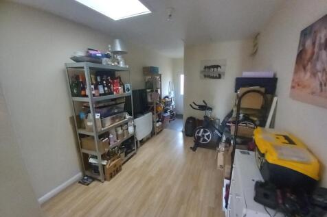 ADDITIONAL RECEPTION ROOM OR BEDROOM