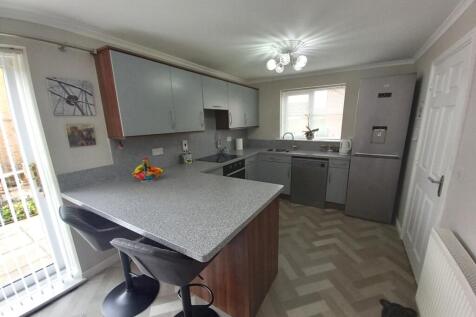 FAMILY DINING KITCHEN