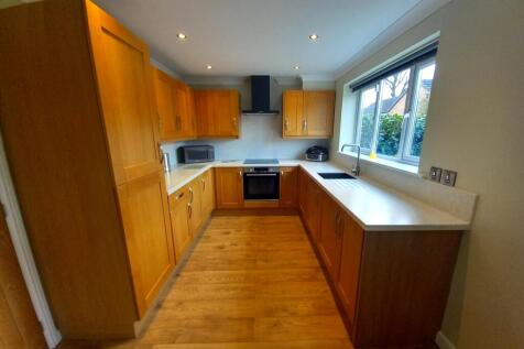 FAMILY DINING KITCHEN