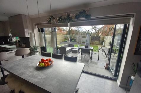 DINING KITCHEN TO REAR GARDEN