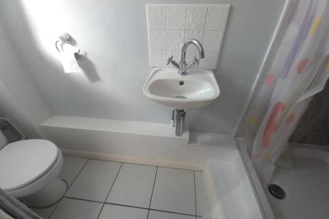 GROUND FLOOR SHOWER ROOM