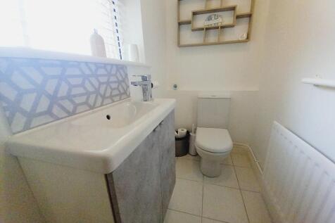 GROUND FLOOR CLOAKROOM