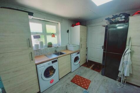 DOUBLE GARAGE AND UTILITY