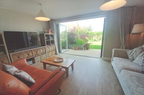 LOUNGE WITH BI-FOLD DOORS OPEN