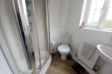 EN SUITE SHOWER ROOM