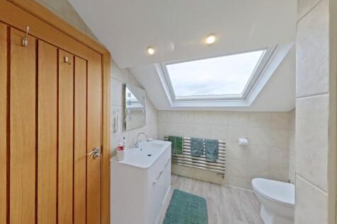 Main Bedroom Ensuite Bathroom