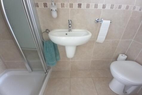 GROUND FLOOR SHOWER ROOM