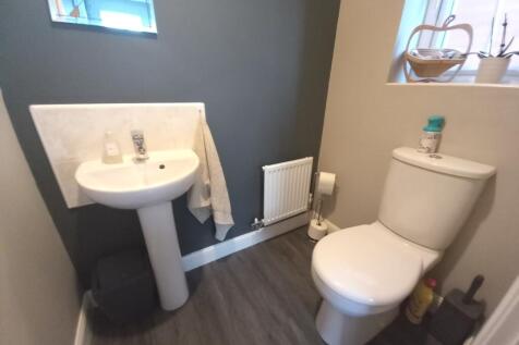 GROUND FLOOR CLOAKROOM WC