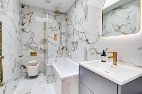 Birch House bathroom