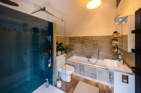 Ensuite.JPG