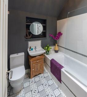 Ensuite (3).JPG