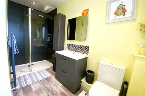 ensuite.JPG