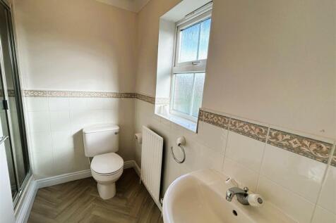 ensuite.JPG