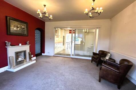 DINING ROOM.JPG
