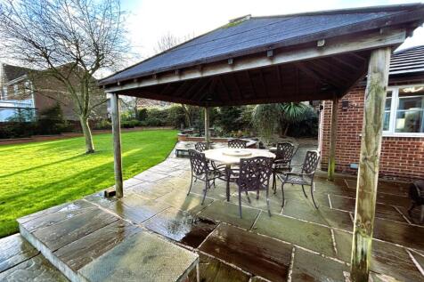 PERGOLA.JPG