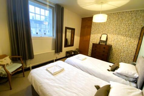 bedroom 1.JPG