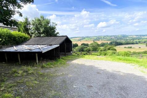 hardstanding wooden barn.JPG