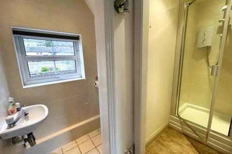 ensuite.JPG