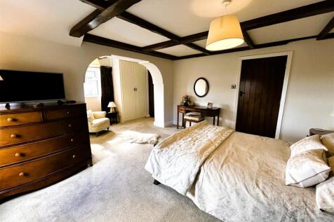 bedroom1.JPG