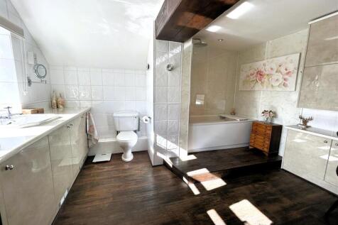 ensuite.JPG