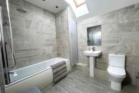 b bathroom.JPG