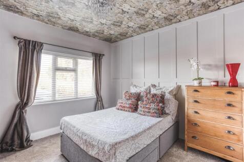 ground floor bed 1.jpg