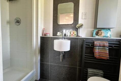 ensuite.JPG