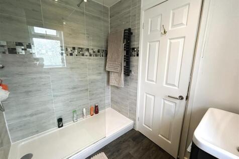 ensuite shower.JPG
