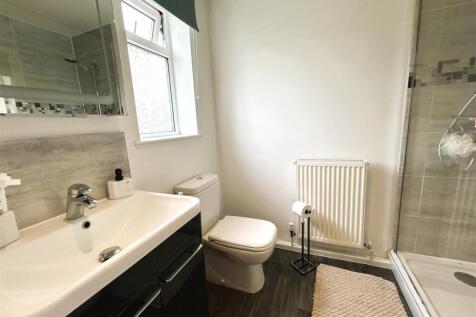 ensuite.JPG