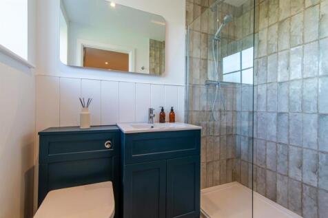 ensuite.jpg