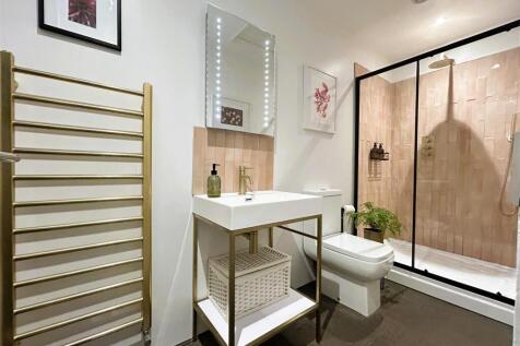 ensuite.JPG