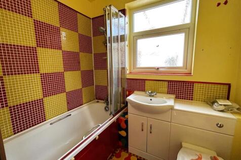 BATHROOM.JPG