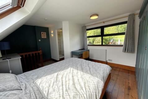 bedroom 1.JPG