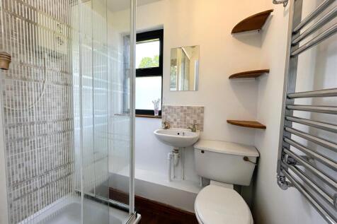 ensuite.JPG