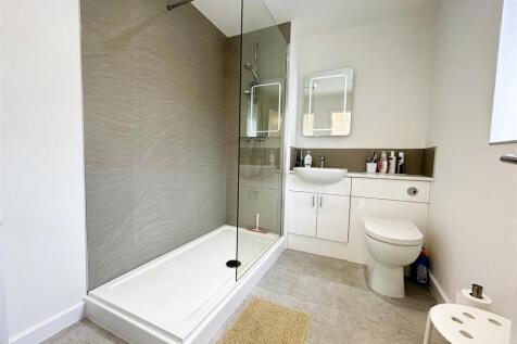 ensuite.JPG
