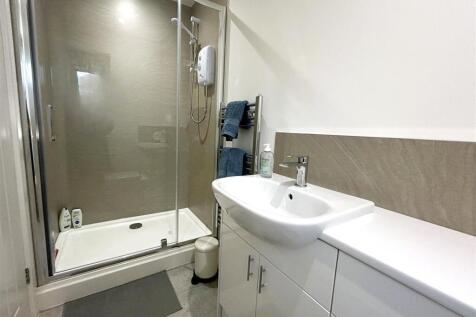 ensuite 2.JPG