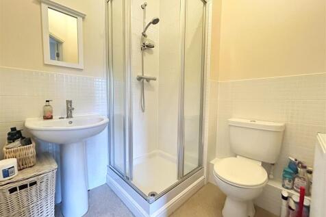ensuite.JPG